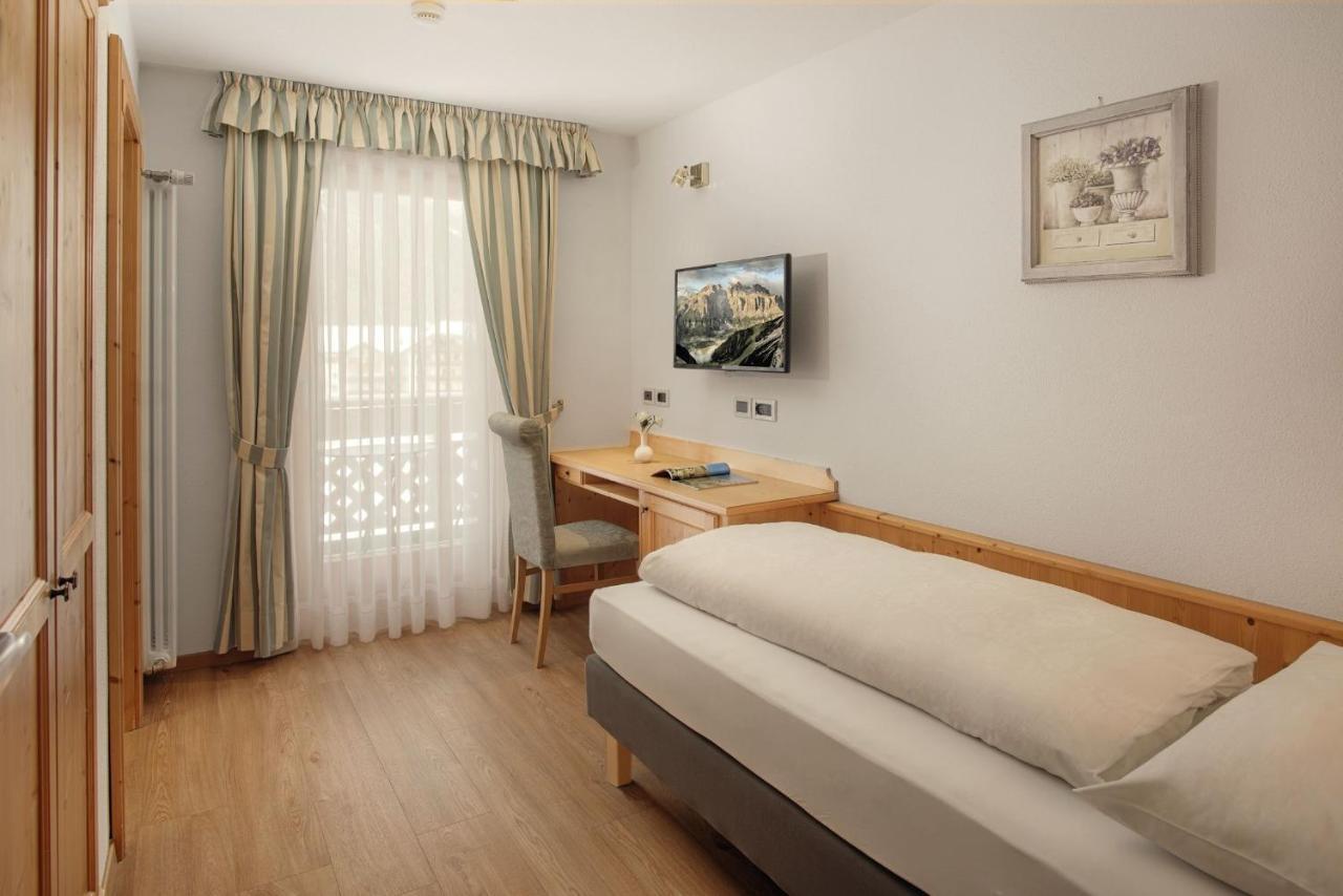 Hotel Villa Eden Corvara In Badia Luaran gambar
