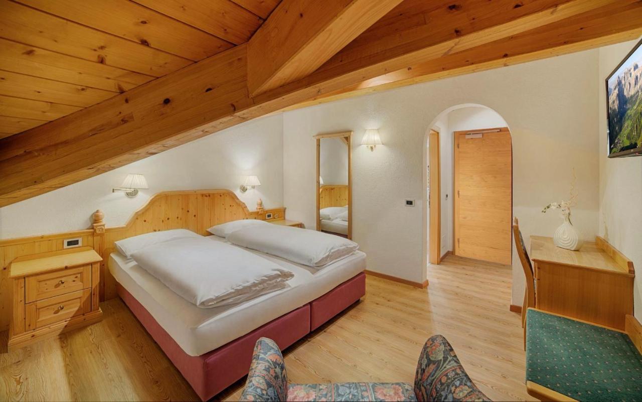 Hotel Villa Eden Corvara In Badia Luaran gambar